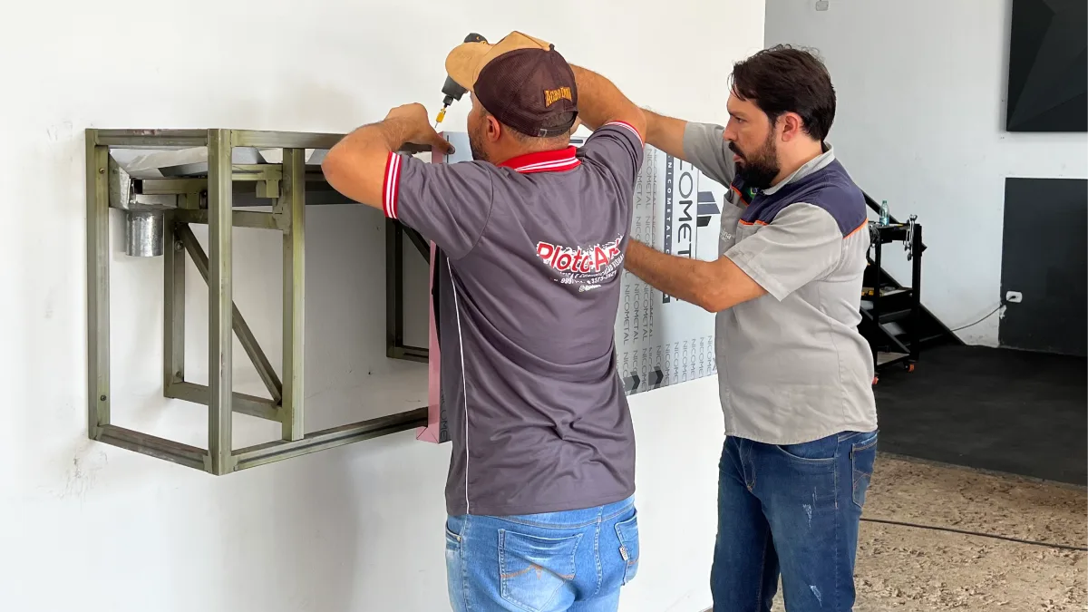 Operação da Router CNC durante o curso